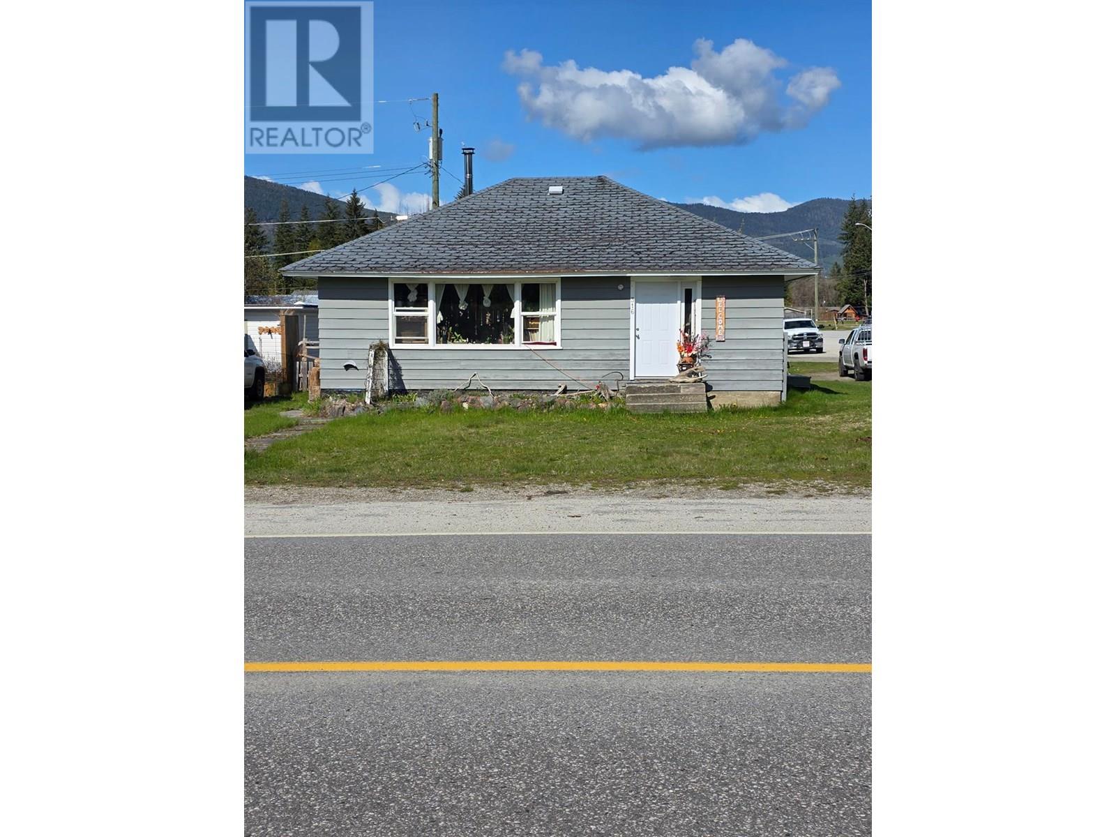 316 6 Avenue Northwest, Nakusp, BC V0G 1R0