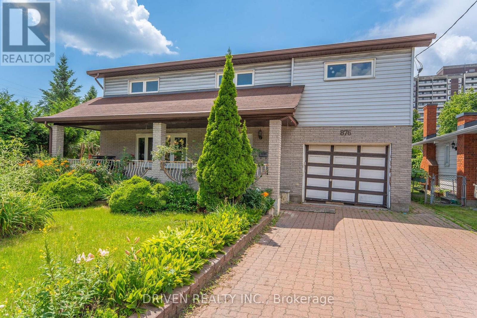 876 Pinecrest Rd, Ottawa, ON K2B 6B2