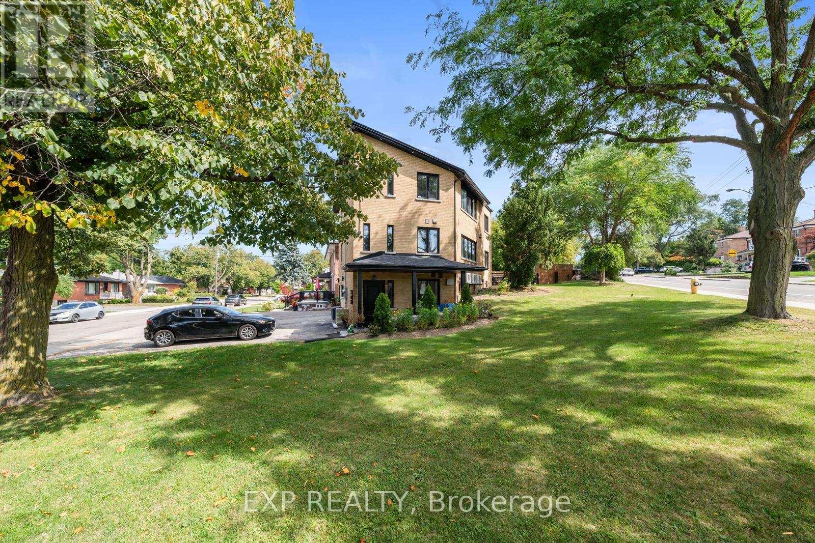5 Brendwin Rd, Toronto, ON M6N 4V6
