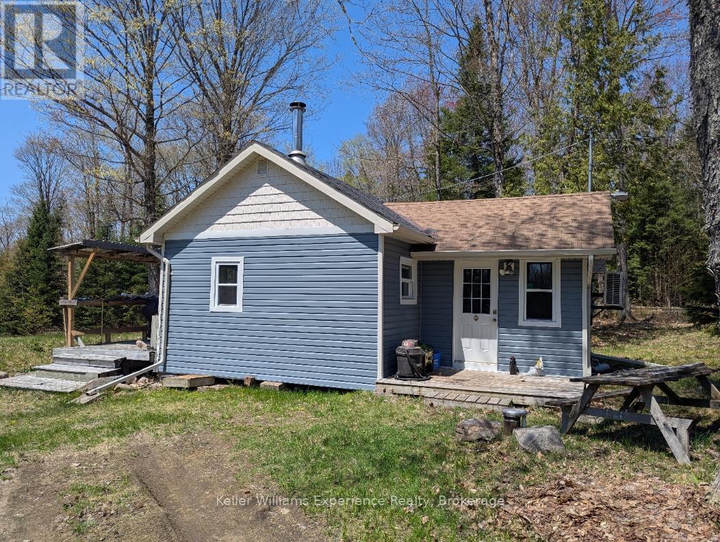 102 Old School House Rd, Huntsville, ON P1H 2J4