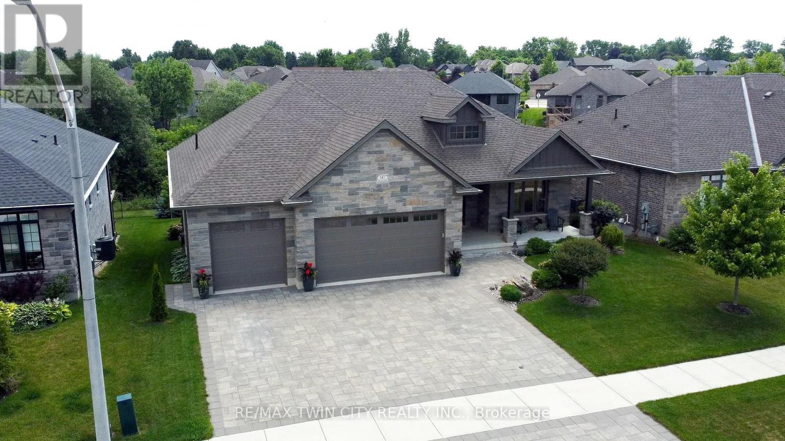 147 Robin Ridge Dr, Central Elgin, ON N0L 1B0