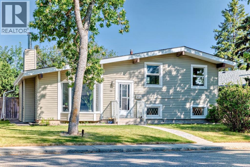 129 Glenpatrick Dr SW, Calgary, AB T3E 4L7