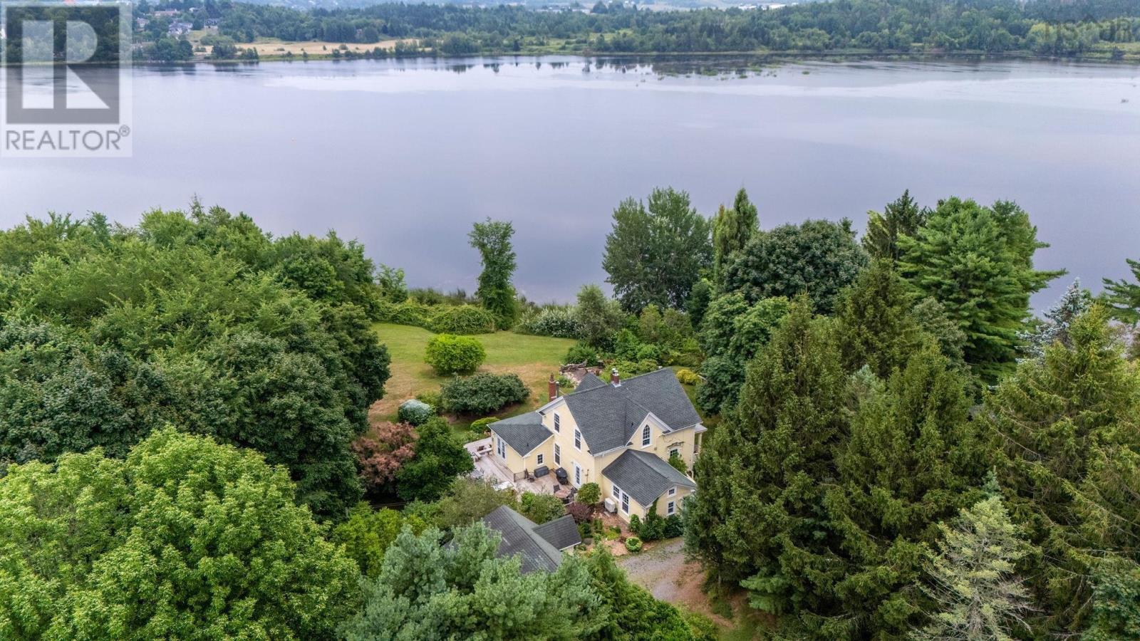 129 Town Rd, Falmouth, NS B0P 1P0