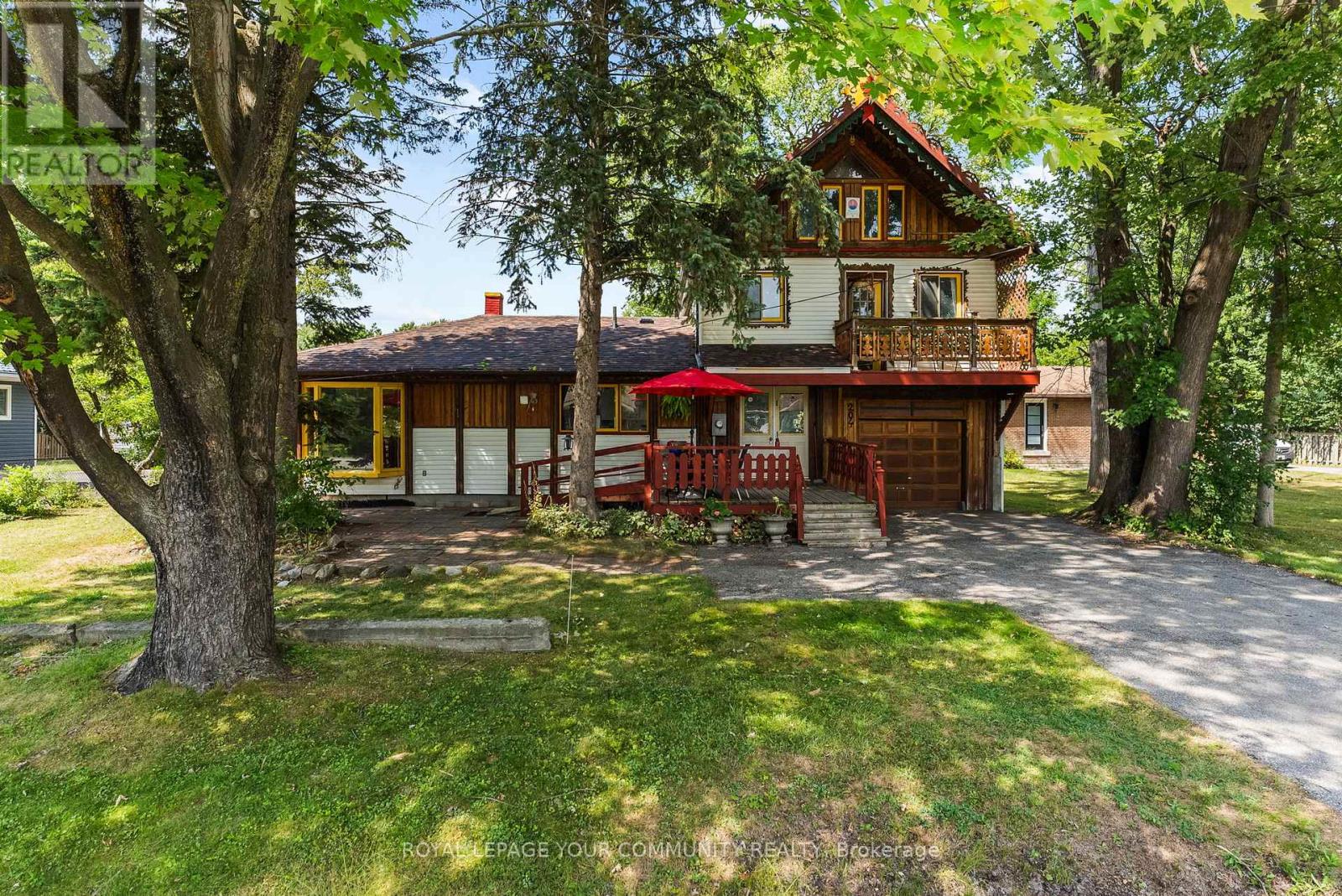 204 Woodland Ave, Georgina, ON L4P 2M8