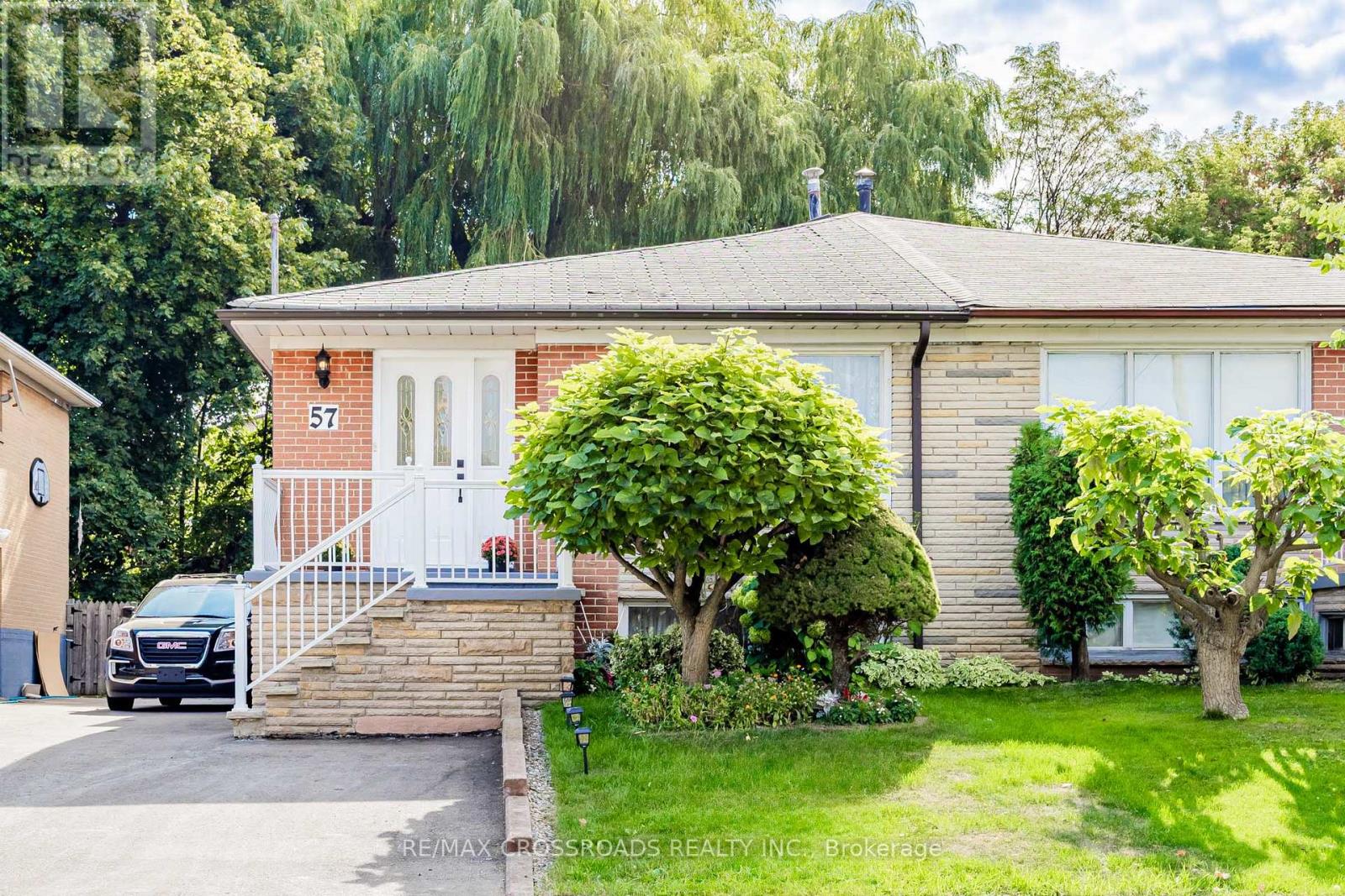 57 Allanford Rd, Toronto, ON M1T 2N3