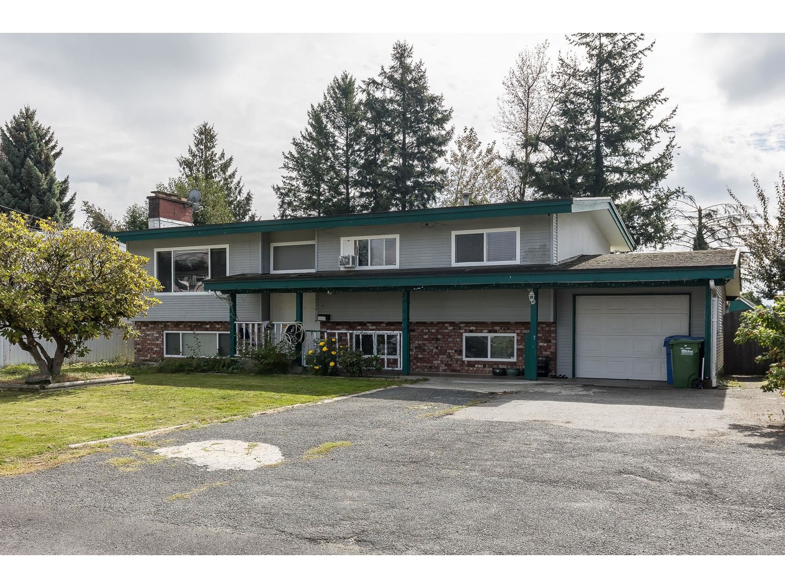 32698 Pandora Ave, Abbotsford, BC V2T 3X1