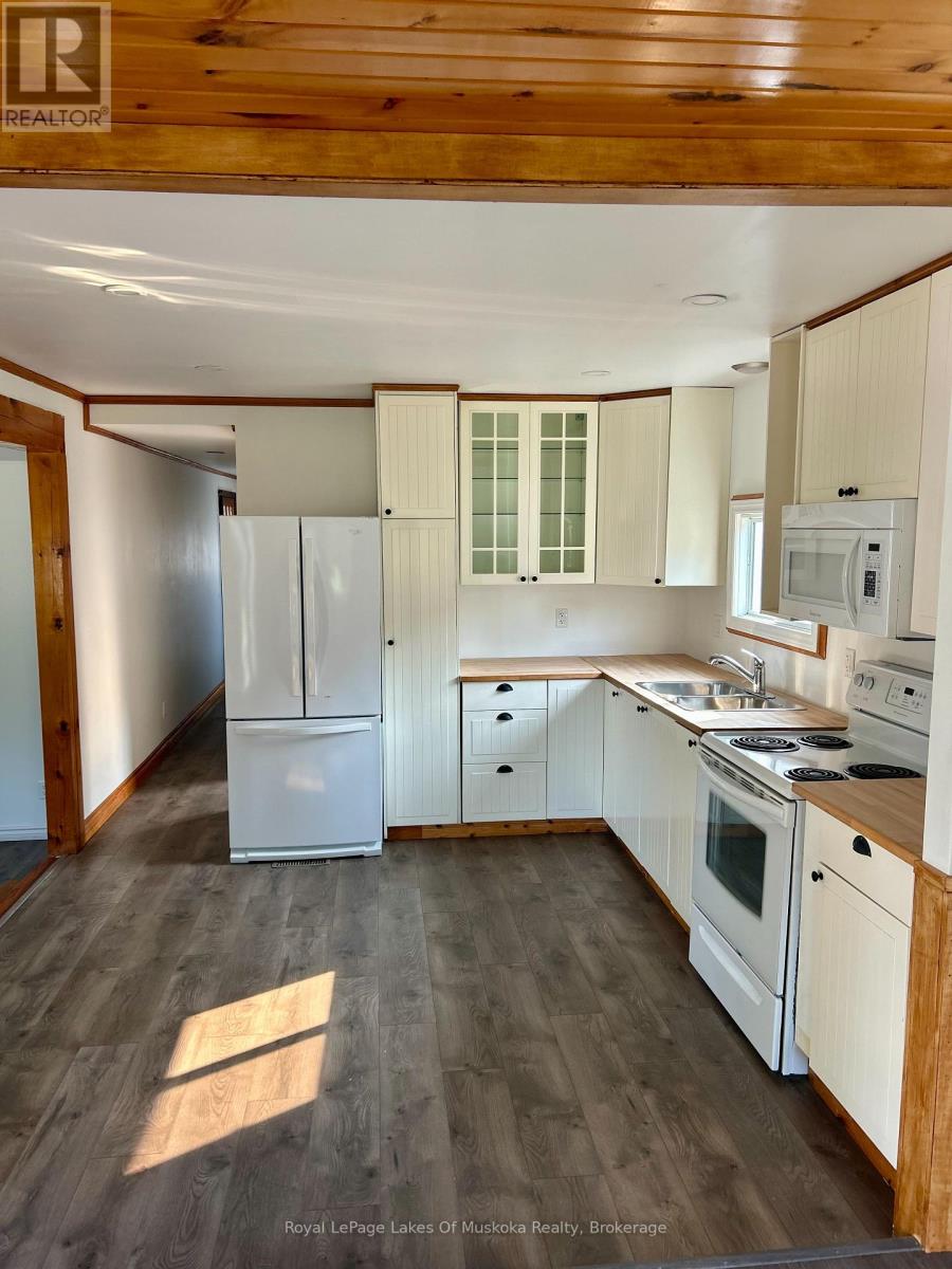 8 1701 Highway 11, Gravenhurst, ON P0E 1G0