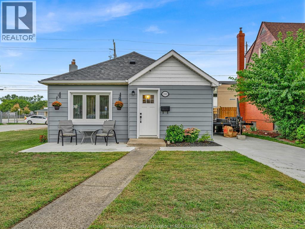 1902 Tourangeau Rd, Windsor, ON N8W 4N3