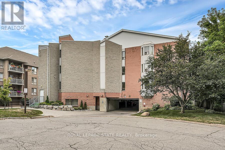204 6 Niagara St, Grimsby, ON L3M 5A4