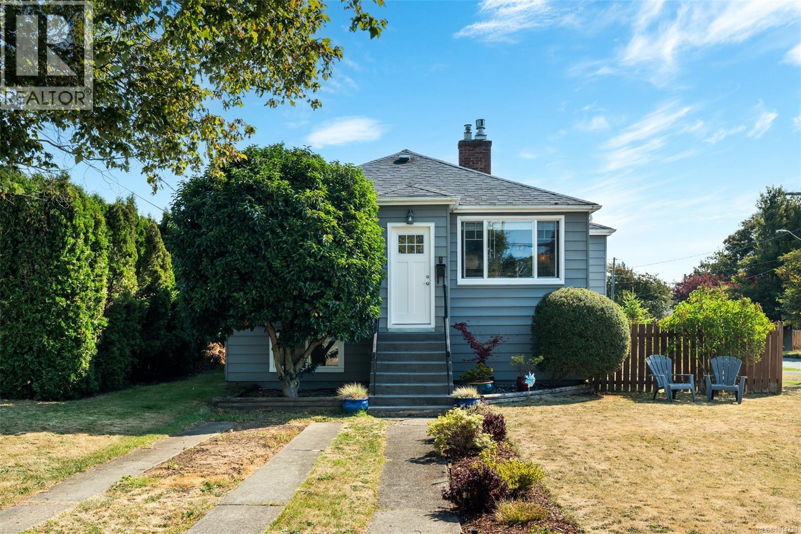 2701 Forbes St, Victoria, BC V8R 4C4