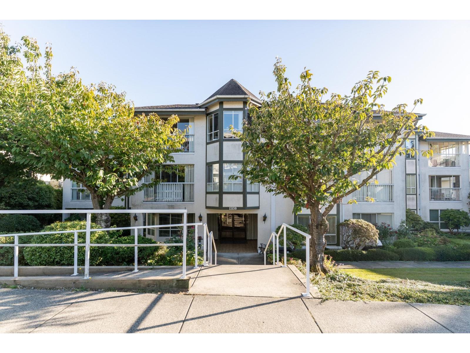 15130 Roper Avenue Unit 204, White Rock, BC V4B 2E7