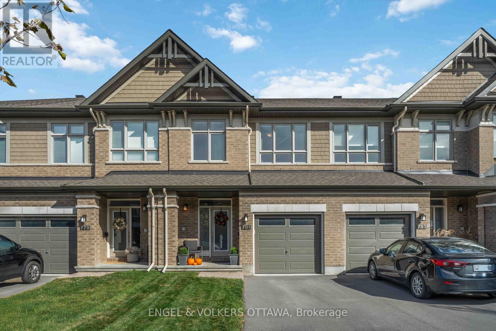 781 Cairn Cres, Ottawa, ON K1W 0P7