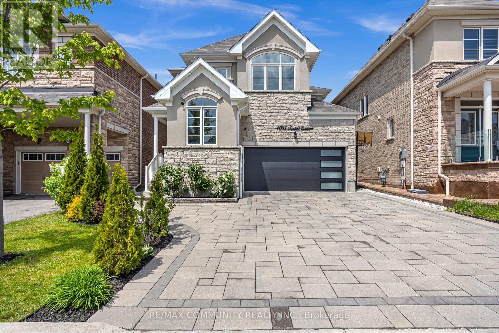 1055 Foxtail Cres, Pickering, ON L1X 0E7