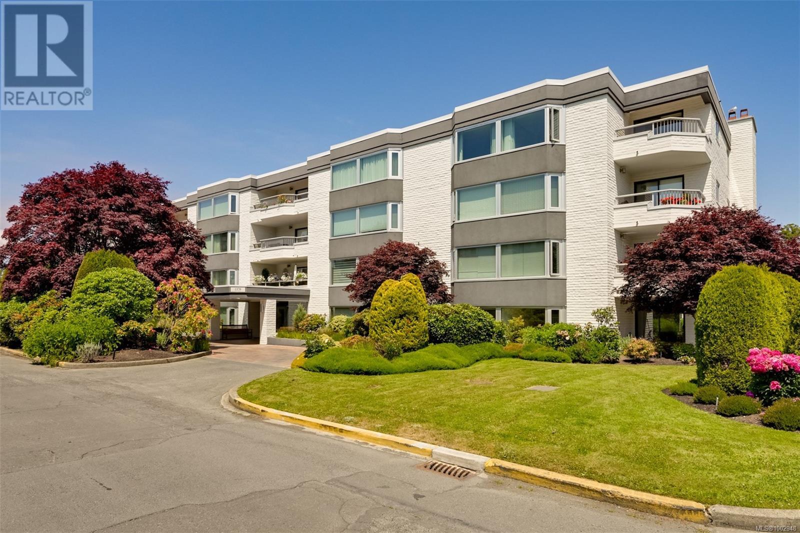 1370 Beach Dr Unit 409 Dr, Oak Bay, BC V8S 2N6