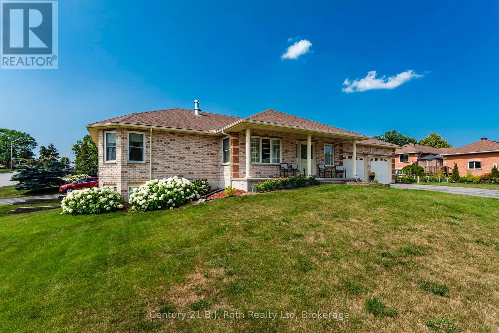64 James St, Penetanguishene, ON L9M 2J1