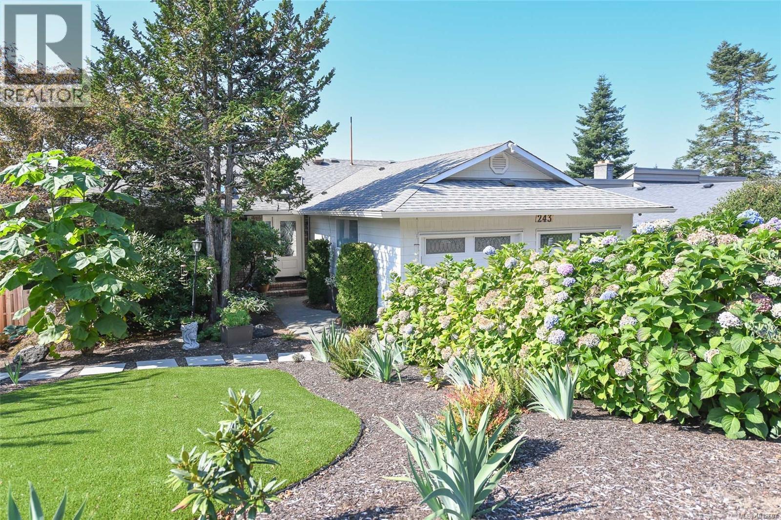 243 Stafford Ave, Courtenay, BC V9N 6Z6