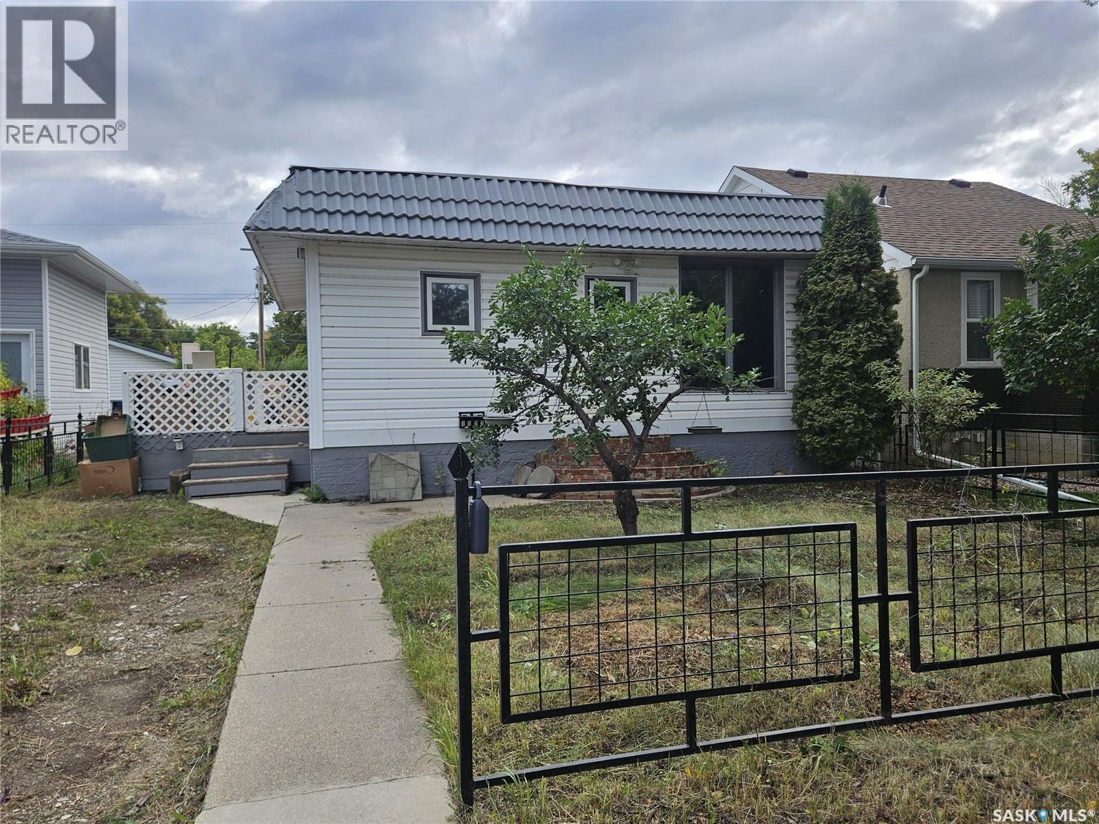 1132 M Ave S, Saskatoon, SK S7M 2M2