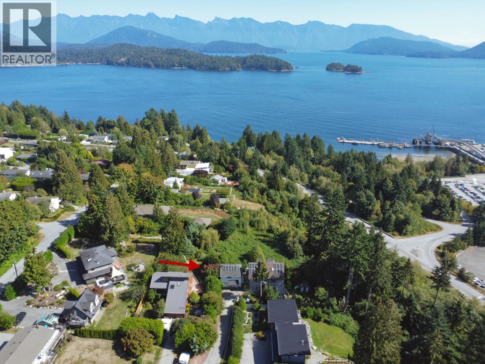 163 Pike Rd, Gibsons, BC V0N 1V2