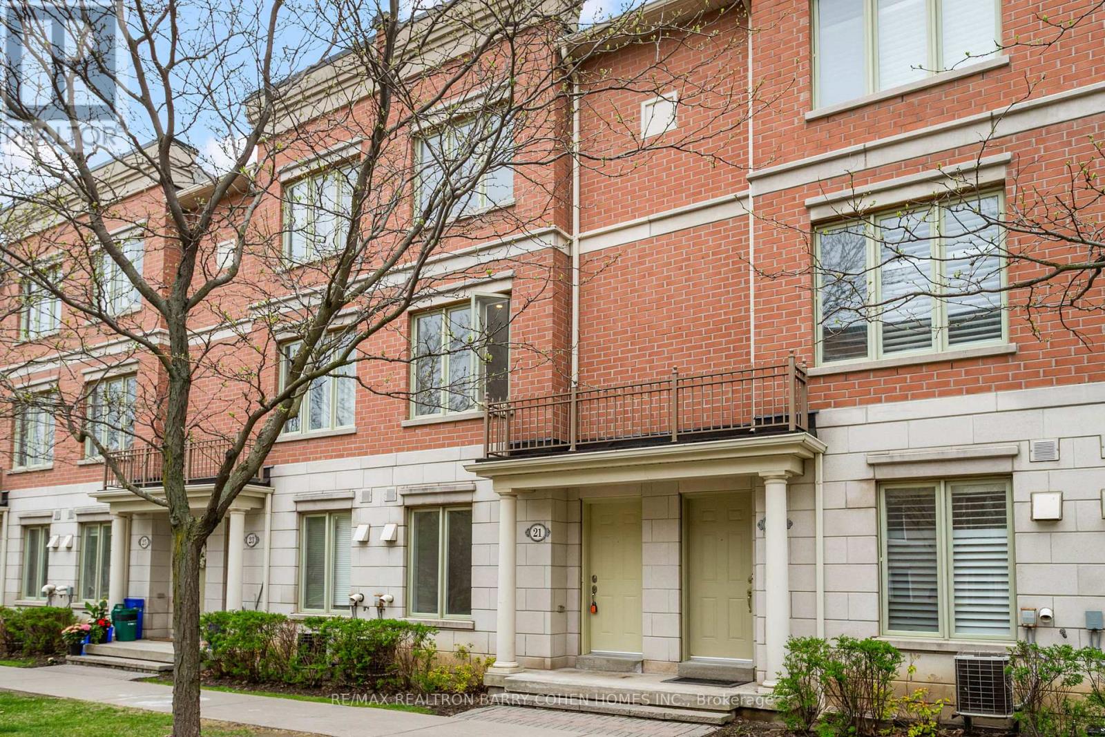 21 21 Galleria Pkwy, Markham, ON L3T 0A4