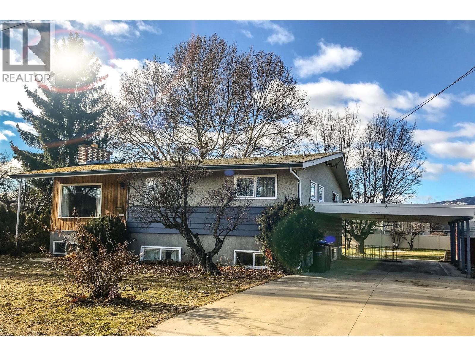 2248 Stillingfleet Rd, Kelowna, BC V1Y 7Y9