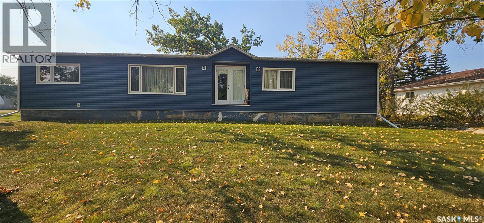 1204 Dominion St, Vanguard, SK S0N 2V0