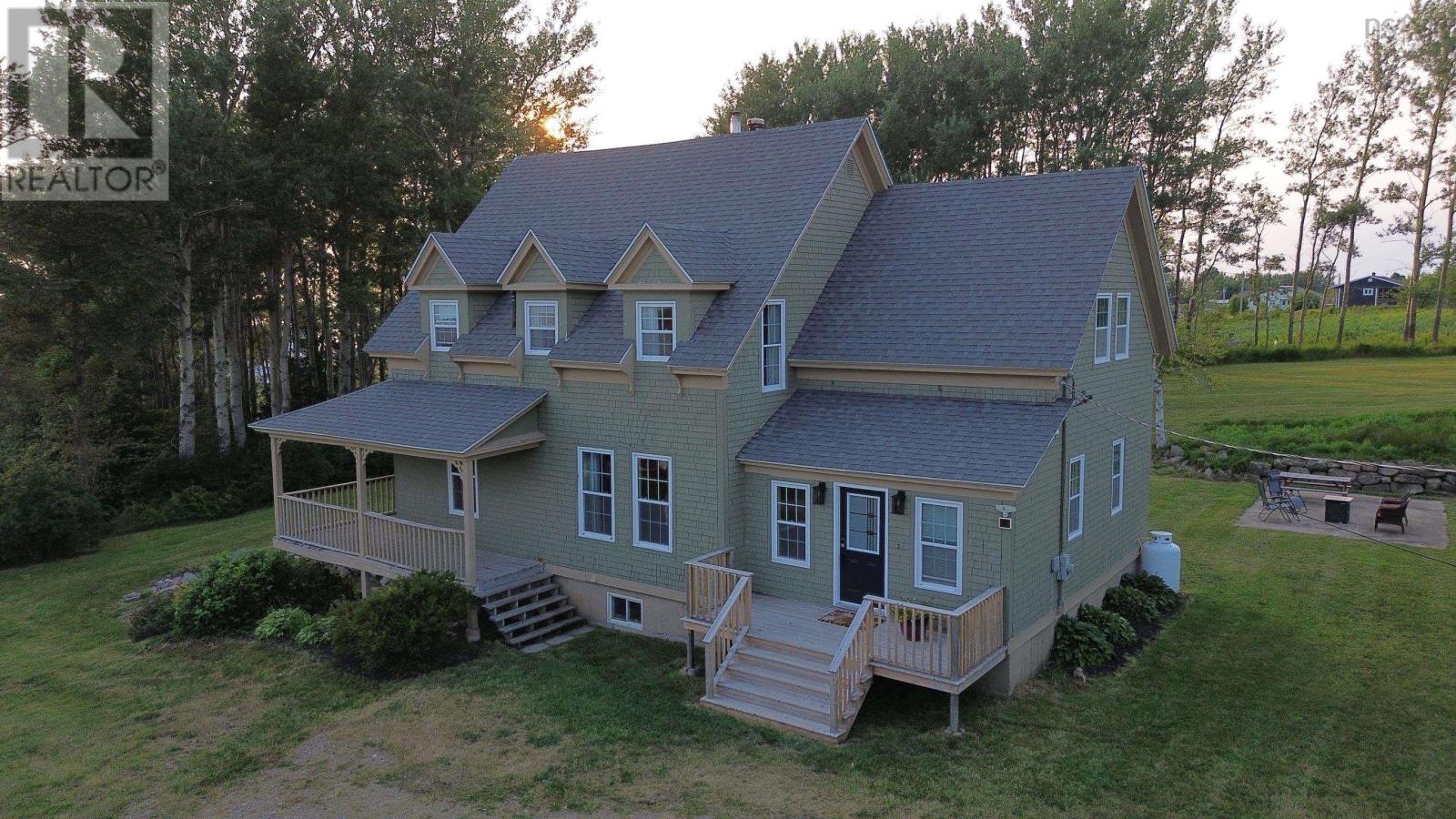 21 Fraser St, Port Hood, NS B0E 2W0