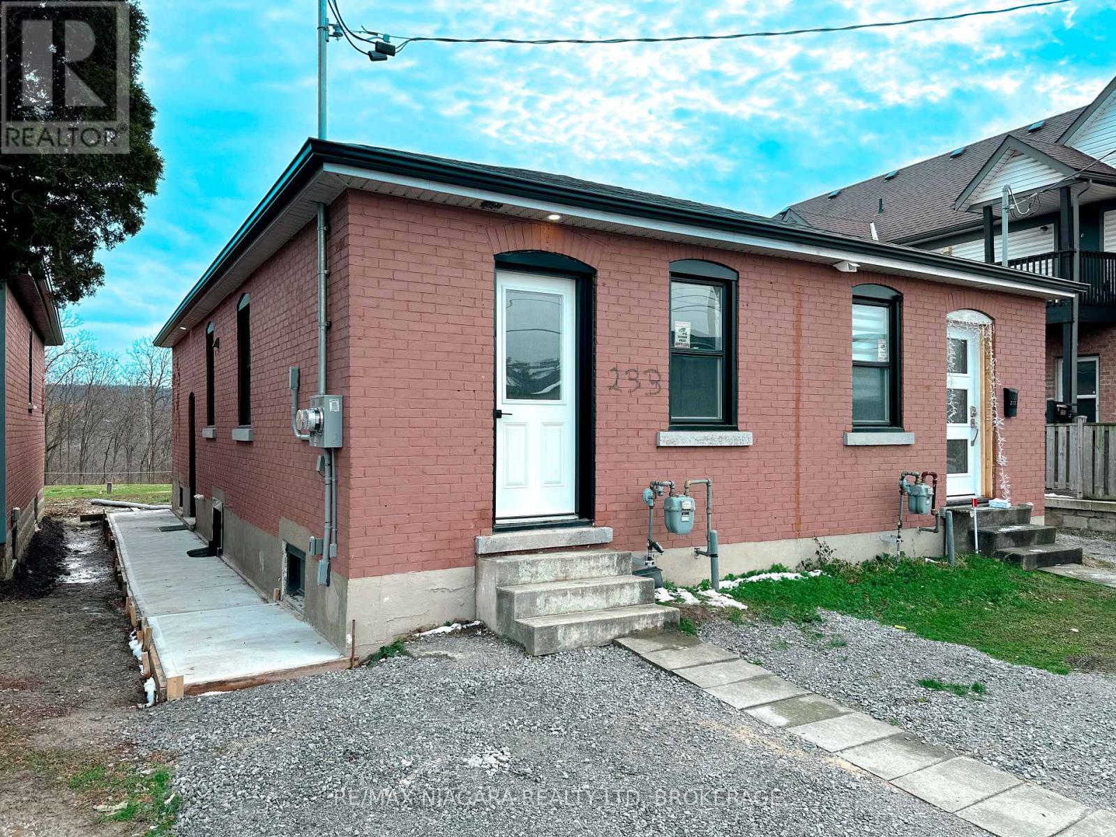 233 Pelham Rd, St. Catharines, ON L2S 1W9