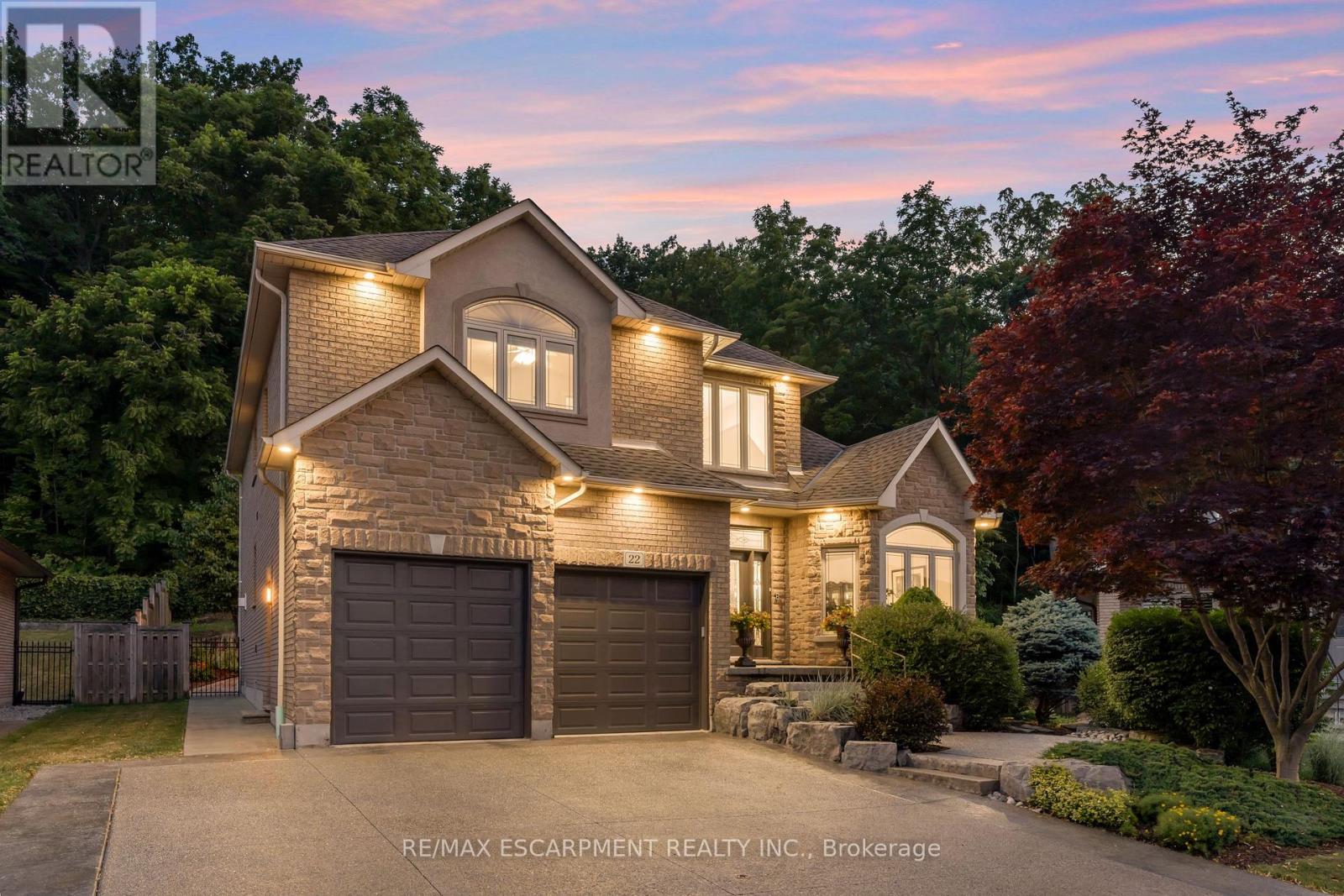 22 Shadeland Cres, Hamilton Stoney Creek, ON L8G 4Y1
