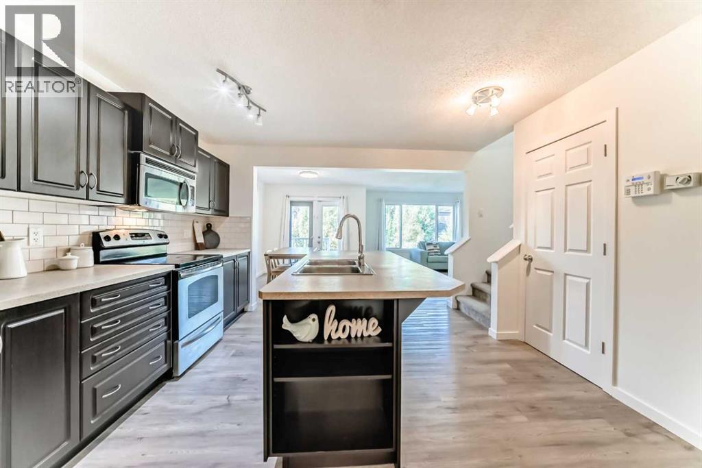 790 River Heights Cres, Cochrane, AB T4C 0J4