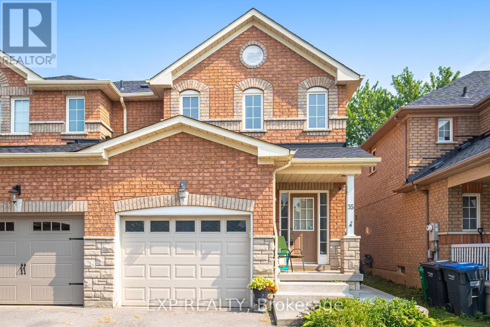 35 Prince Cres, Brampton Northwest Sandalwood Parkway, ON L7A 2C8