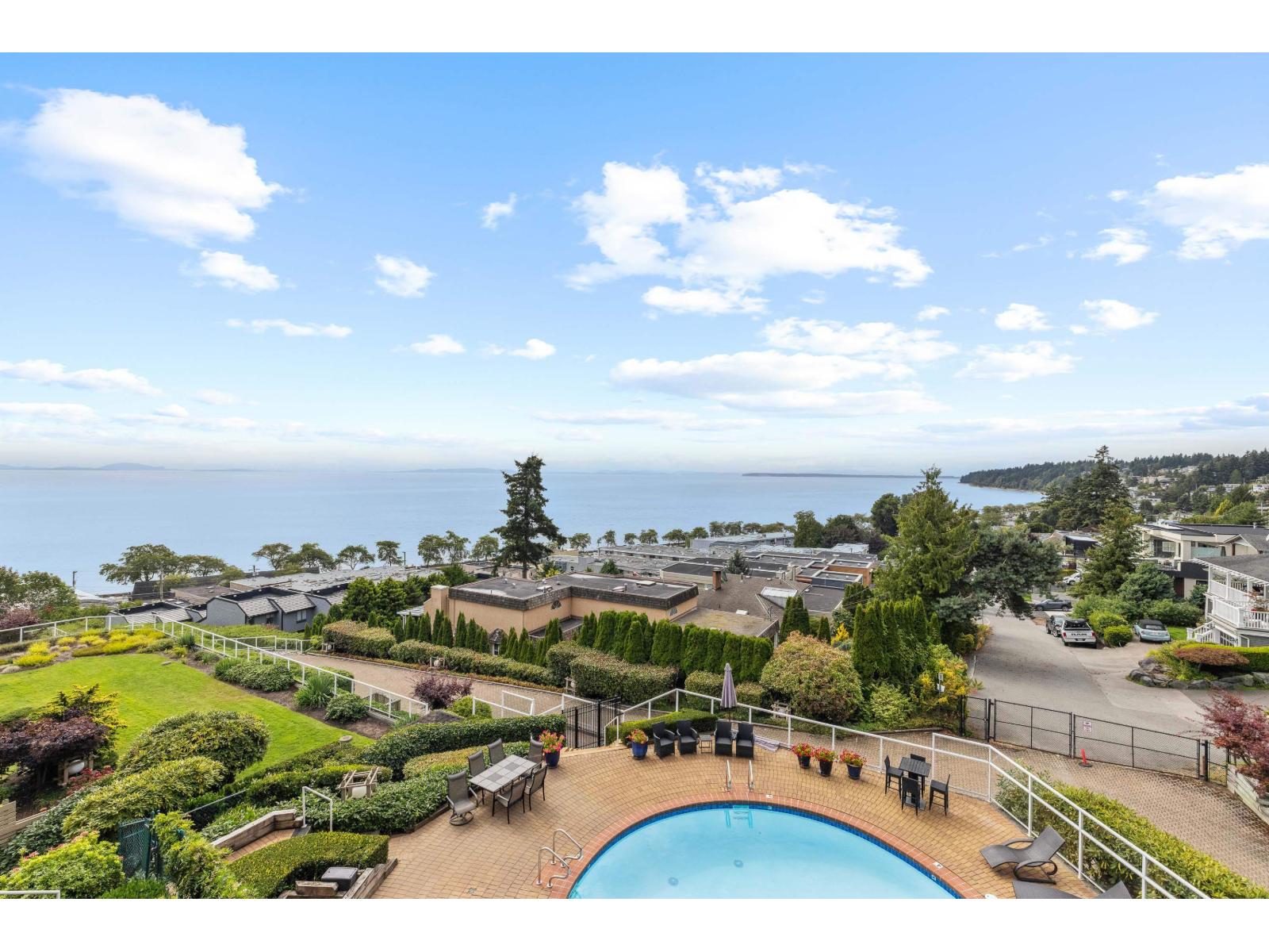 15025 Victoria Avenue Unit 402, White Rock, BC V4B 1G2