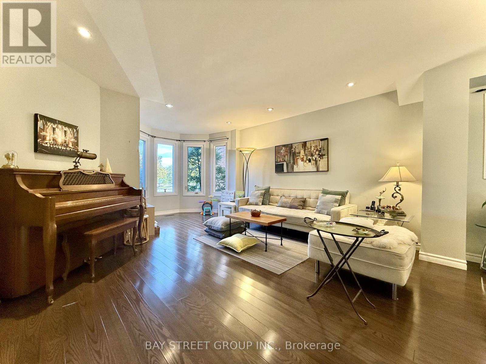 65 Rosedale Heights Dr, Vaughan, ON L4J 4T3