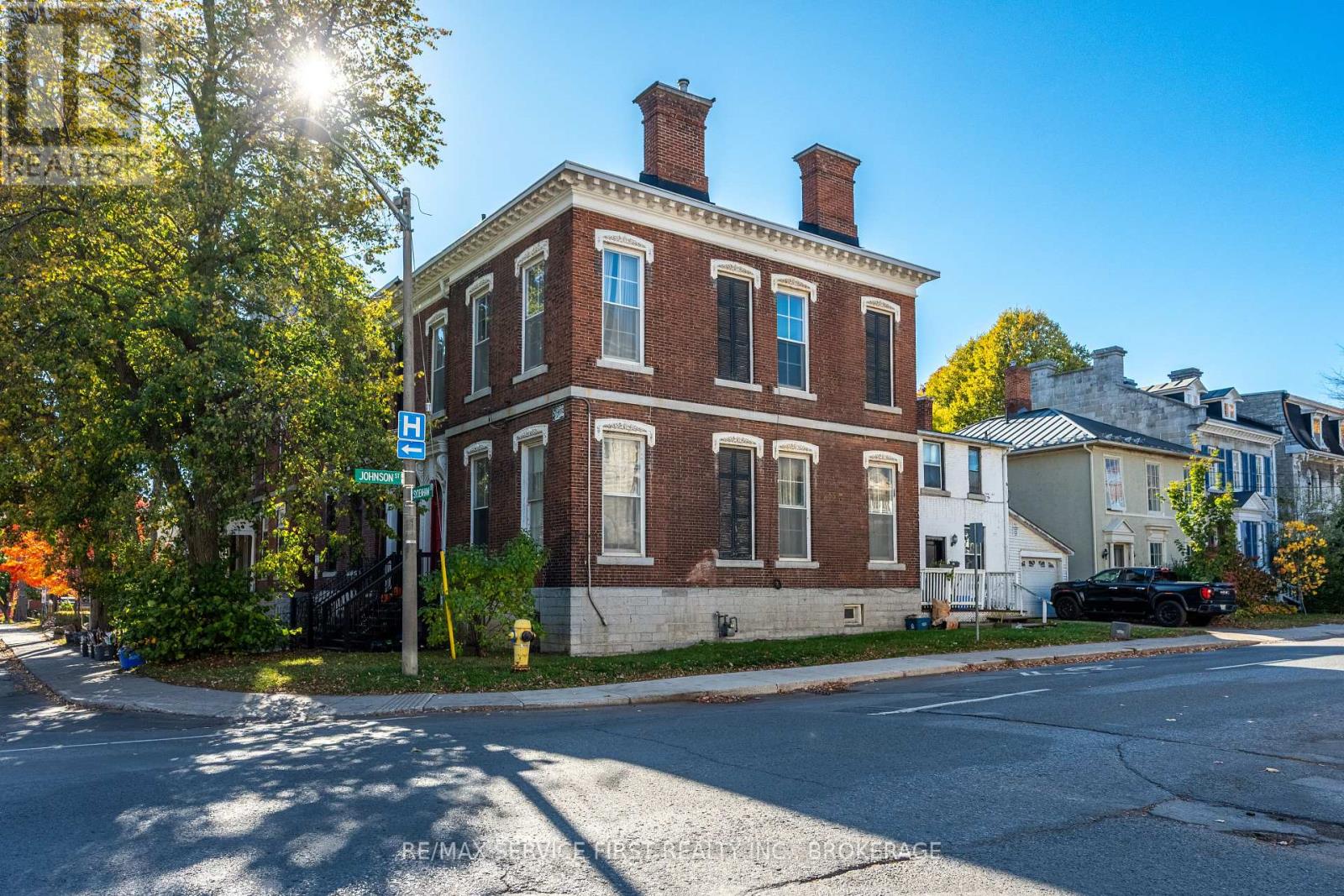 94 Sydenham St, Kingston, ON K7L 3H4