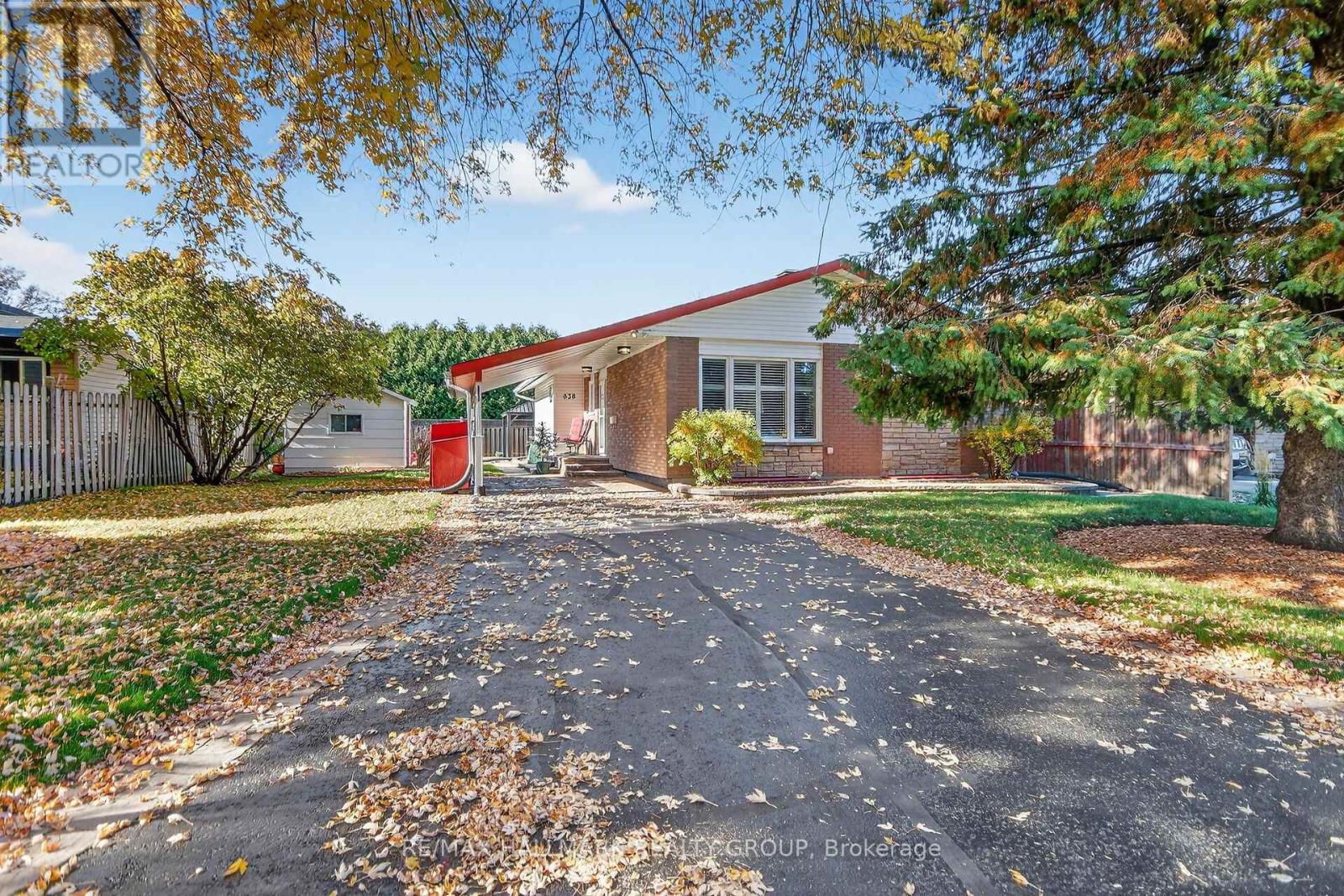 838 Balsam Dr, Ottawa, ON K1E 1B7