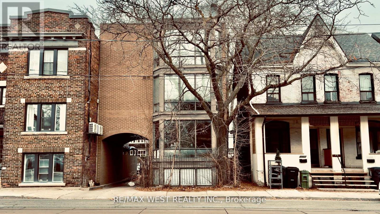 1061 Bathurst St, Toronto, ON M5R 3G8