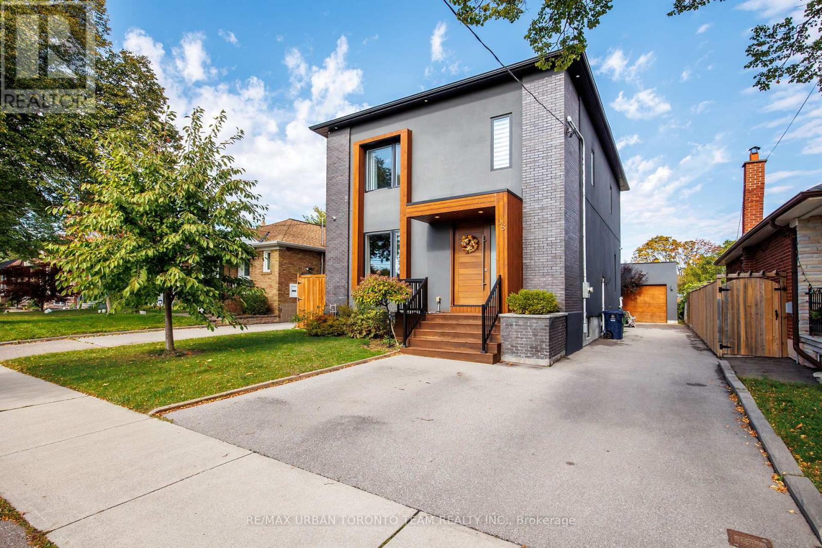 58 Manitoba St, Toronto, ON M8Y 1C9