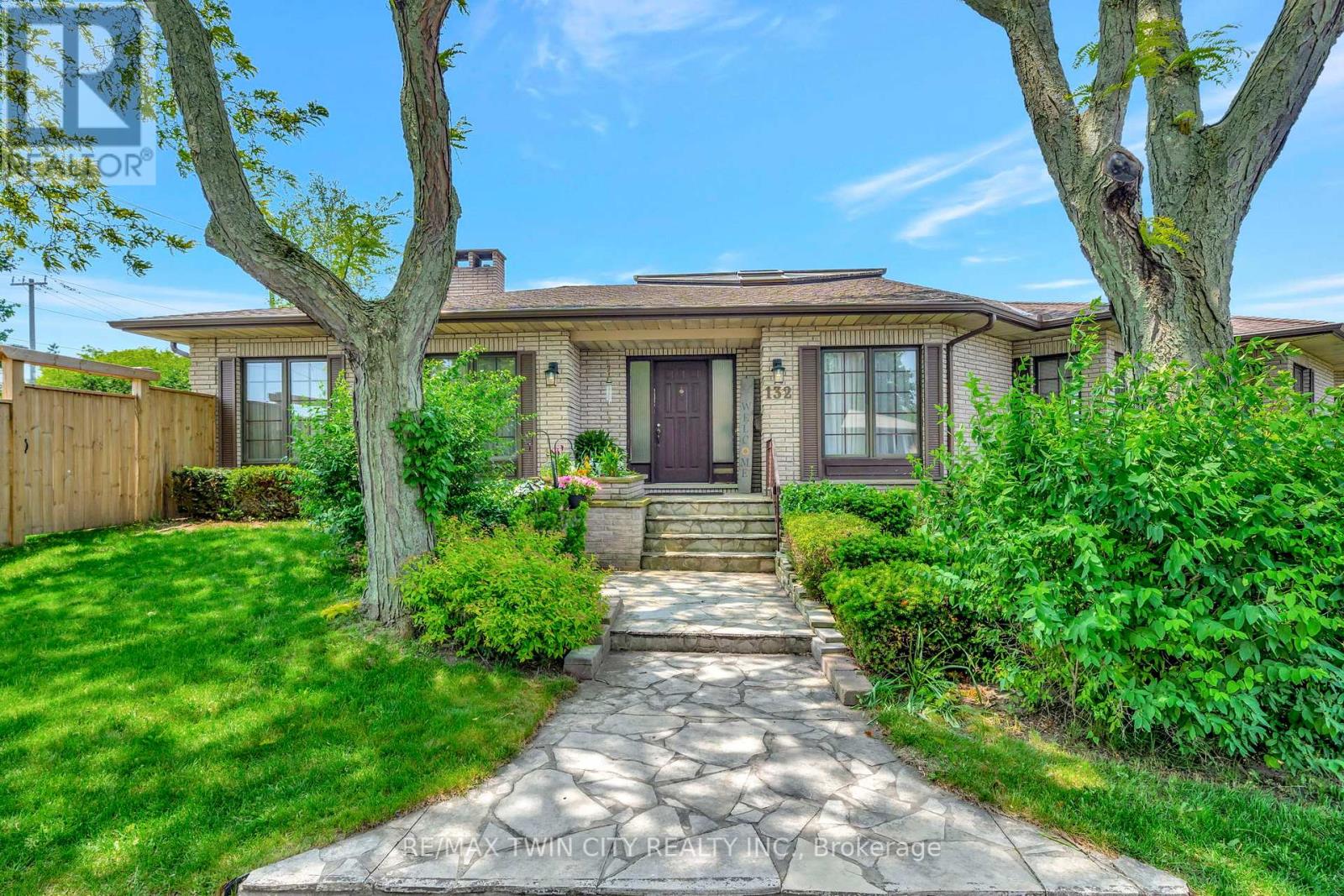132 Oak St, Norfolk Simcoe, ON N3Y 4S3