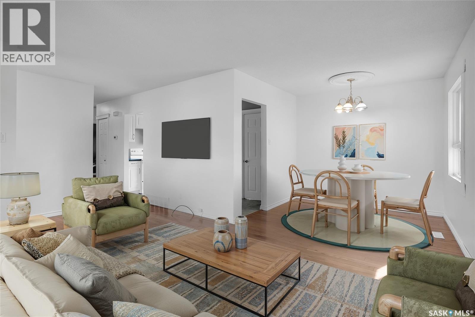 2 Young Cres, Saskatoon, SK S7J 2C4