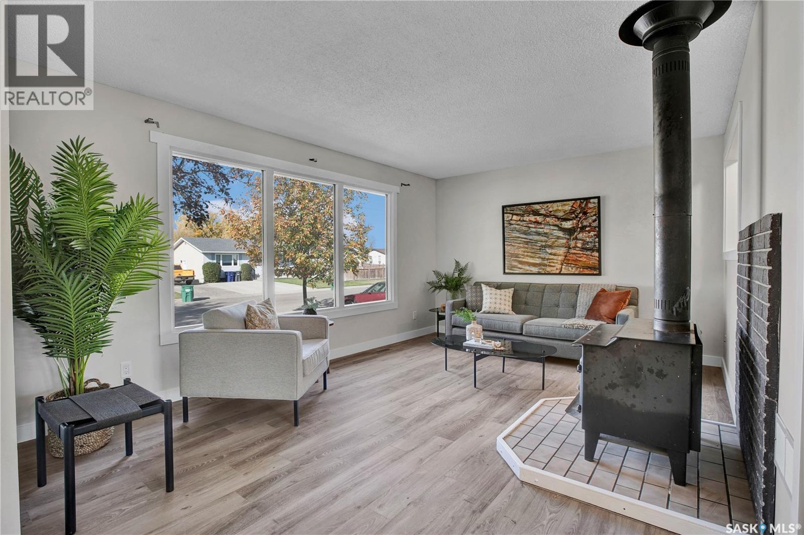 126 Vanier Cres, Saskatoon, SK S7L 5H5