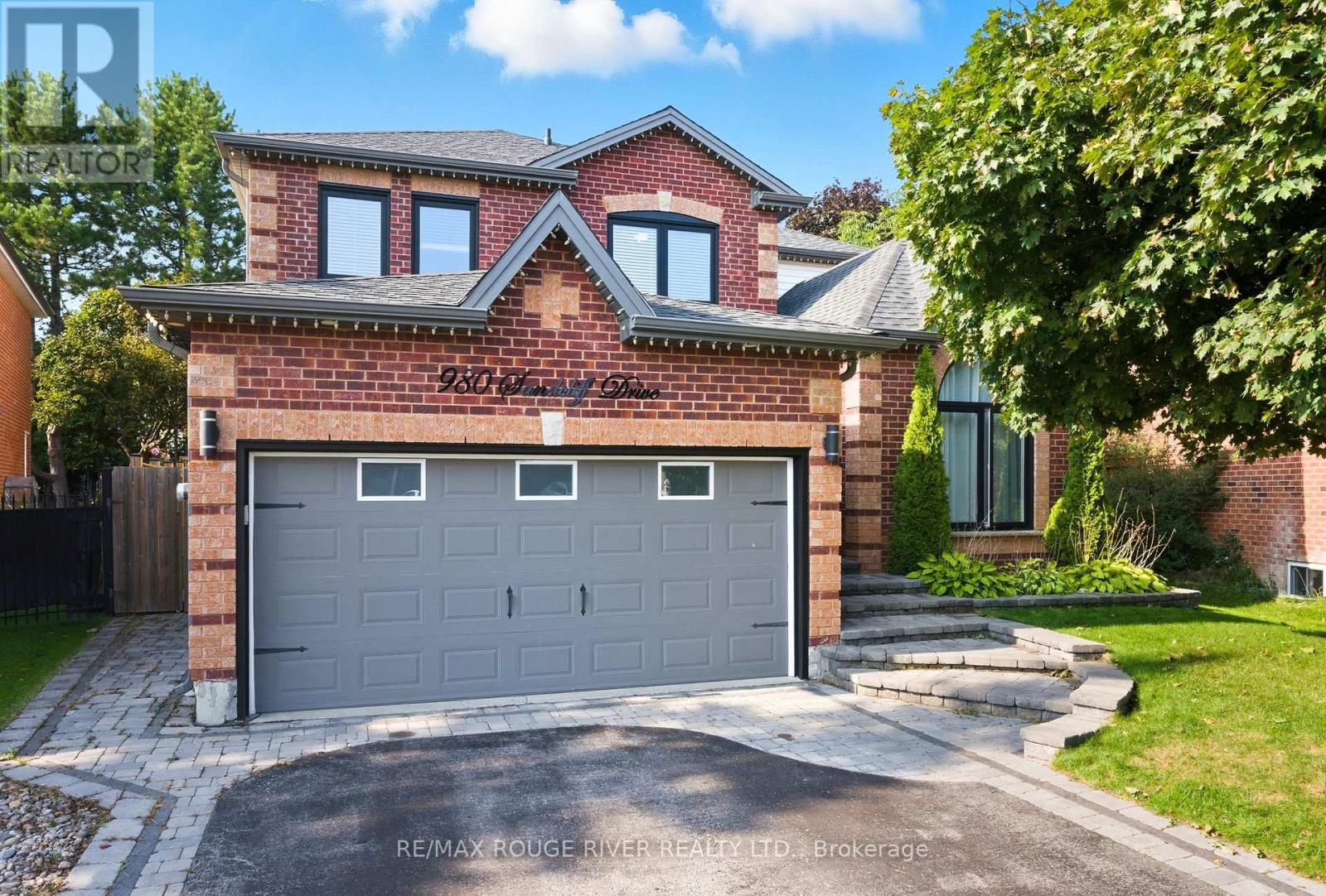 980 Sandcliff Dr, Oshawa, ON L1K 2E4
