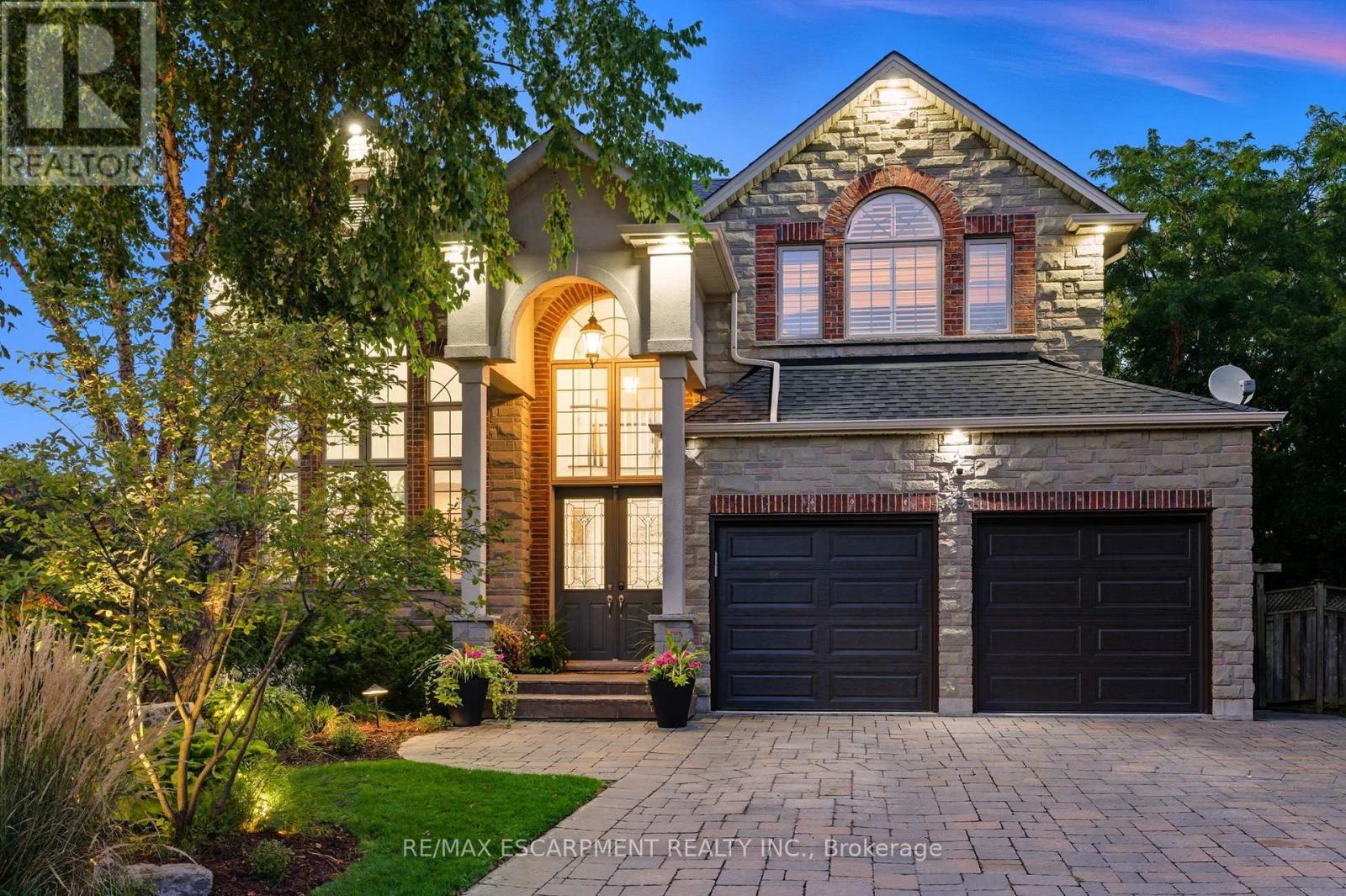 79 Commando Ct, Hamilton Waterdown, ON L8B 0J6