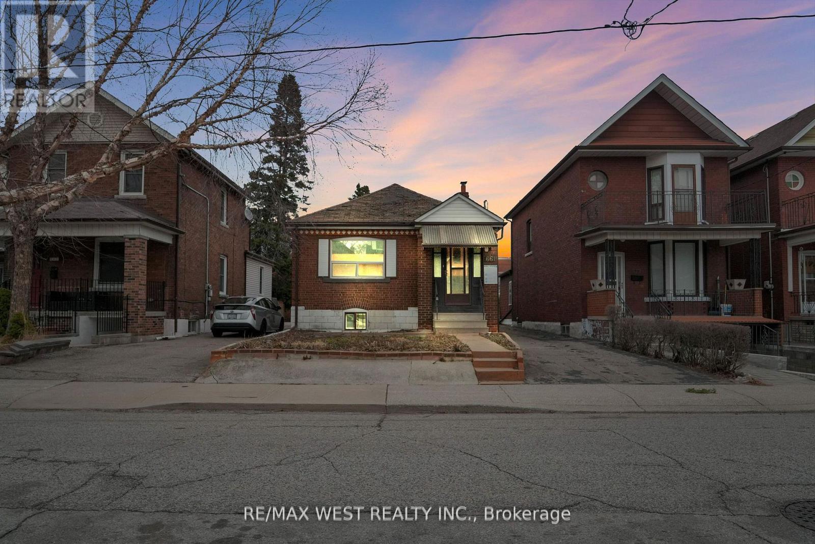 661 Beresford Ave, Toronto, ON M6S 3C4
