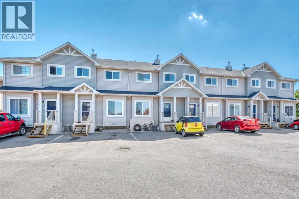 205 Strathaven Mews, Strathmore, AB T1P 1P4