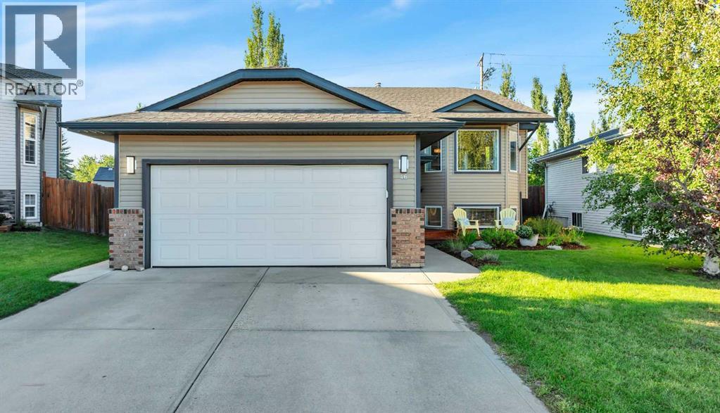 46 Lexington Close, Lacombe, AB T4L 2J3