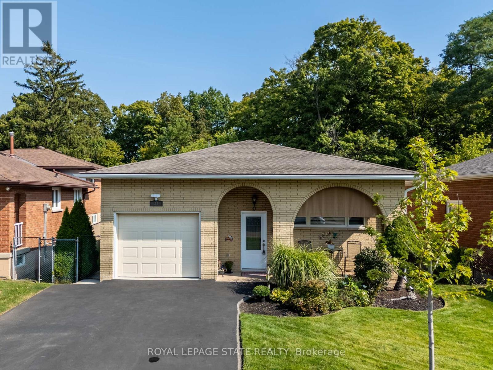 33 Pinard St, Hamilton, ON L8K 6G8