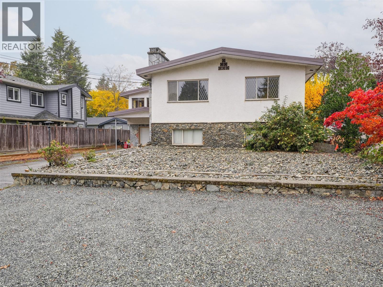 970 Ambassador Ave, Saanich, BC V8X 3N2