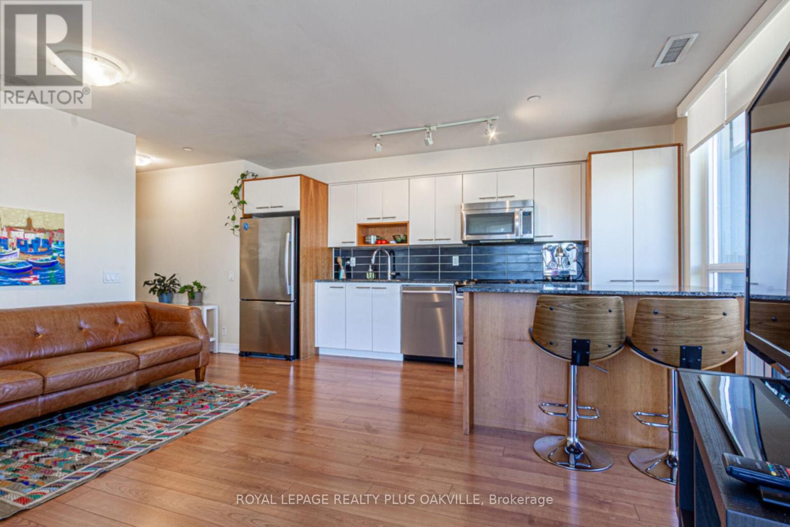 510 5 Valhalla Inn Rd, Toronto, ON M9B 6C3