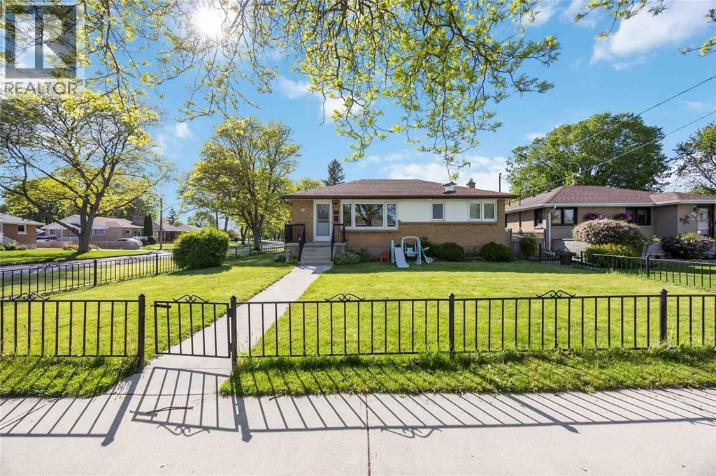 66 Tweedsmuir Ave, Sarnia, ON N7S 2S1