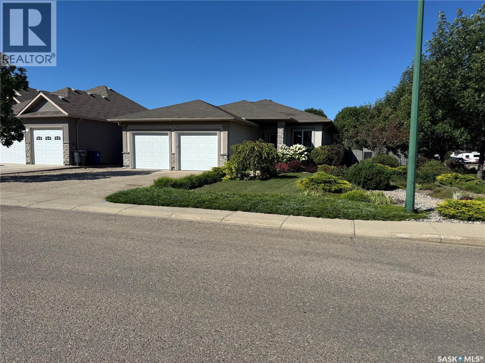 739 18 Street, Weyburn, SK S4H 3M2