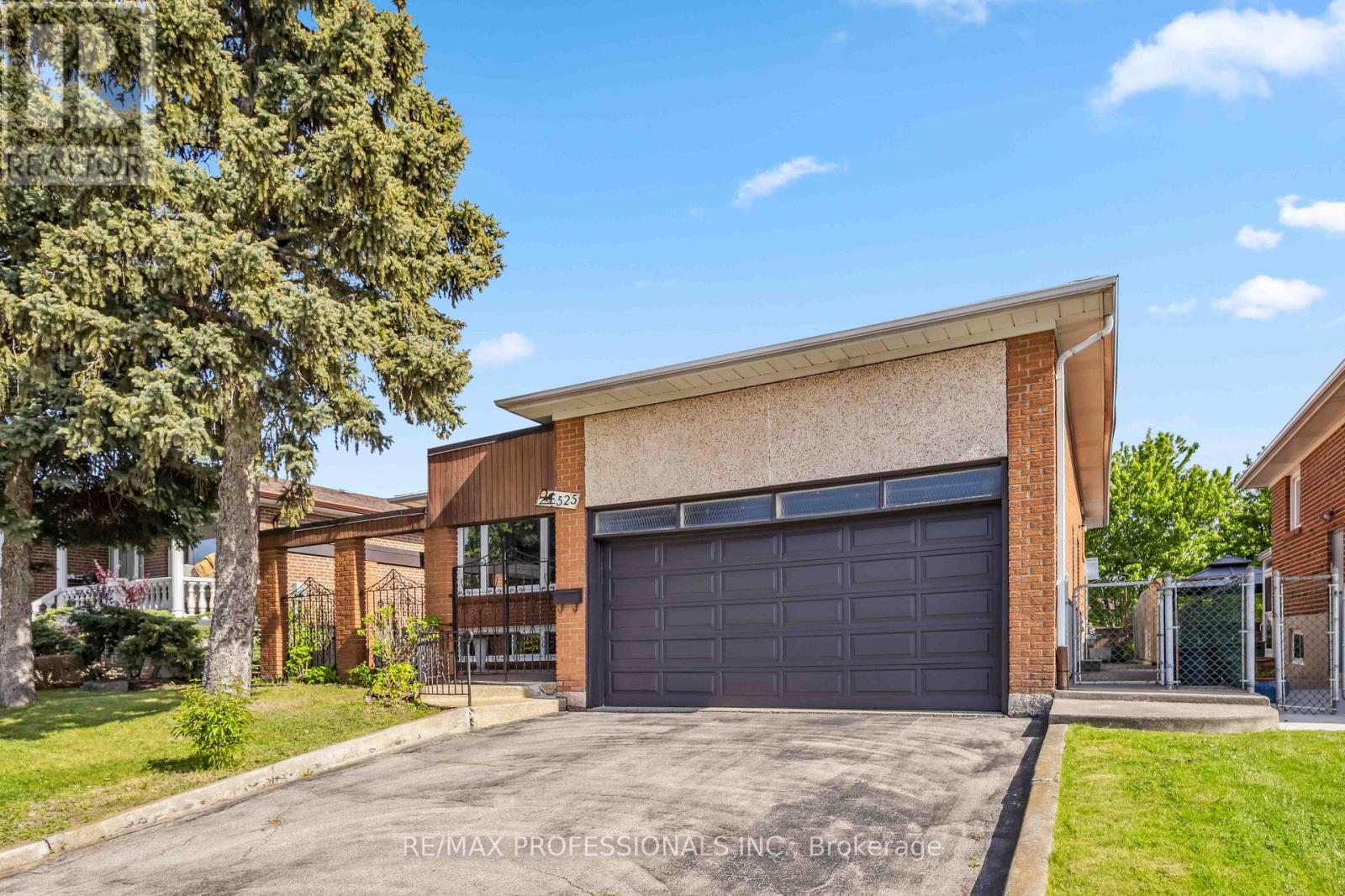 525 Woodbridge Ave, Vaughan, ON L4L 2T6